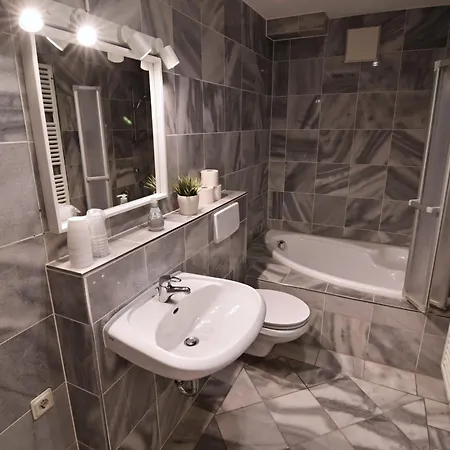 Am Schloss 107 * 什未林